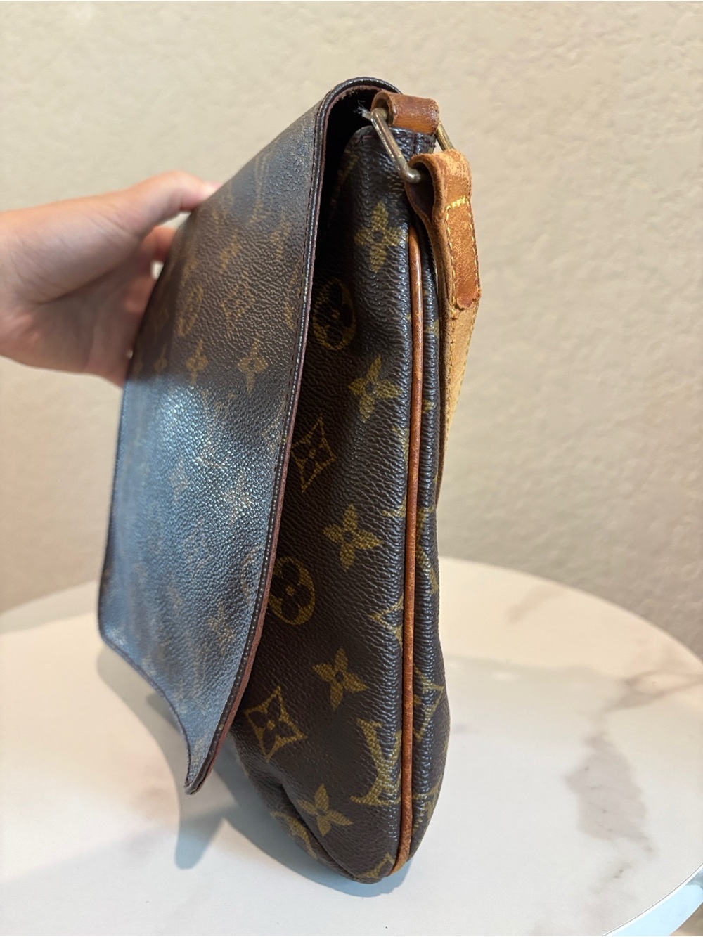 Louis Vuitton Monogram Canvas Crossbody Shoulder Bag - Picture 4 of 16